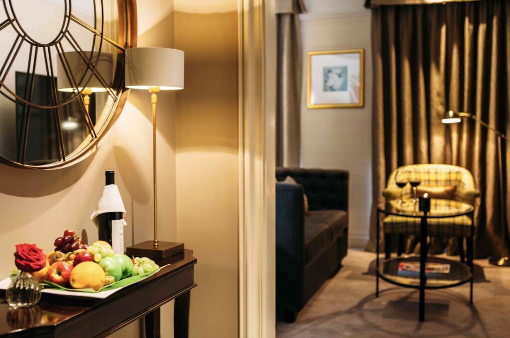 MFI-11 Cadogan GardensSignature Suite - entrance luxury chelsea hotels
