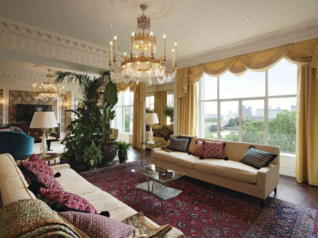 london-savoy-Royal Suite of luxury hotels in central London with view over Thames