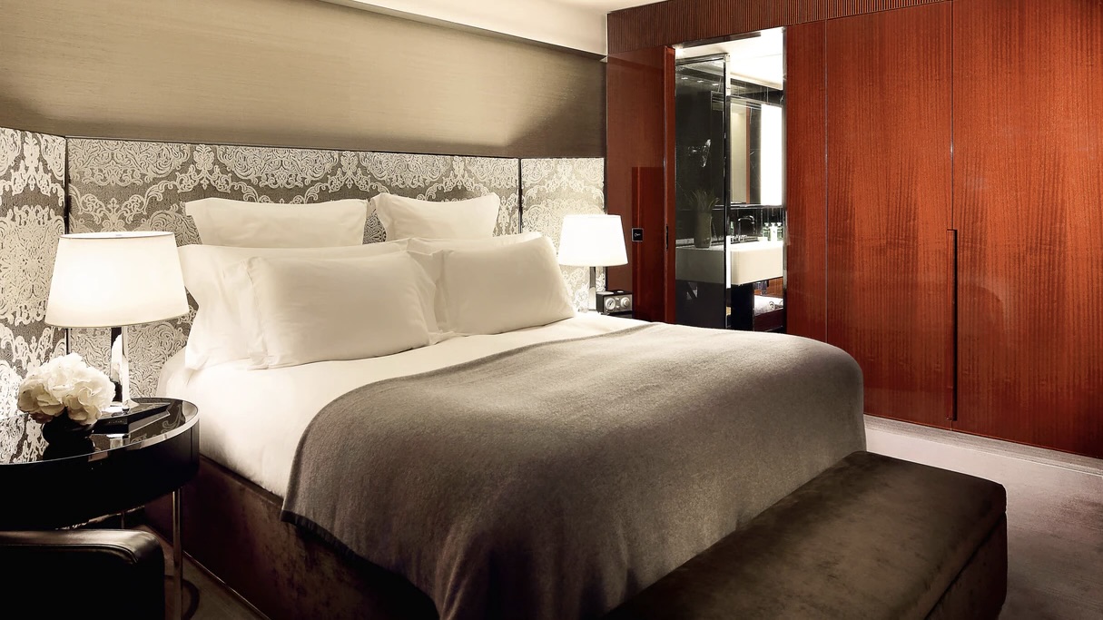 Bulgari Hotel London bed with wood wall and mirror