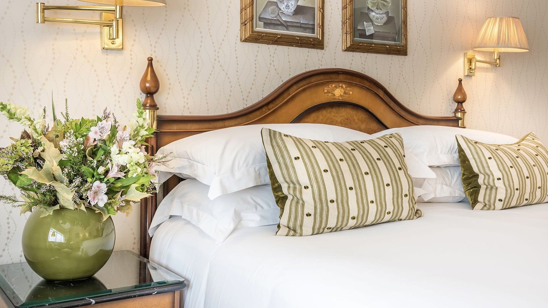 The Capital Hotel, Apartments & Townhouse – London headroom and pillows in one of the best luxury hotels near Harrods